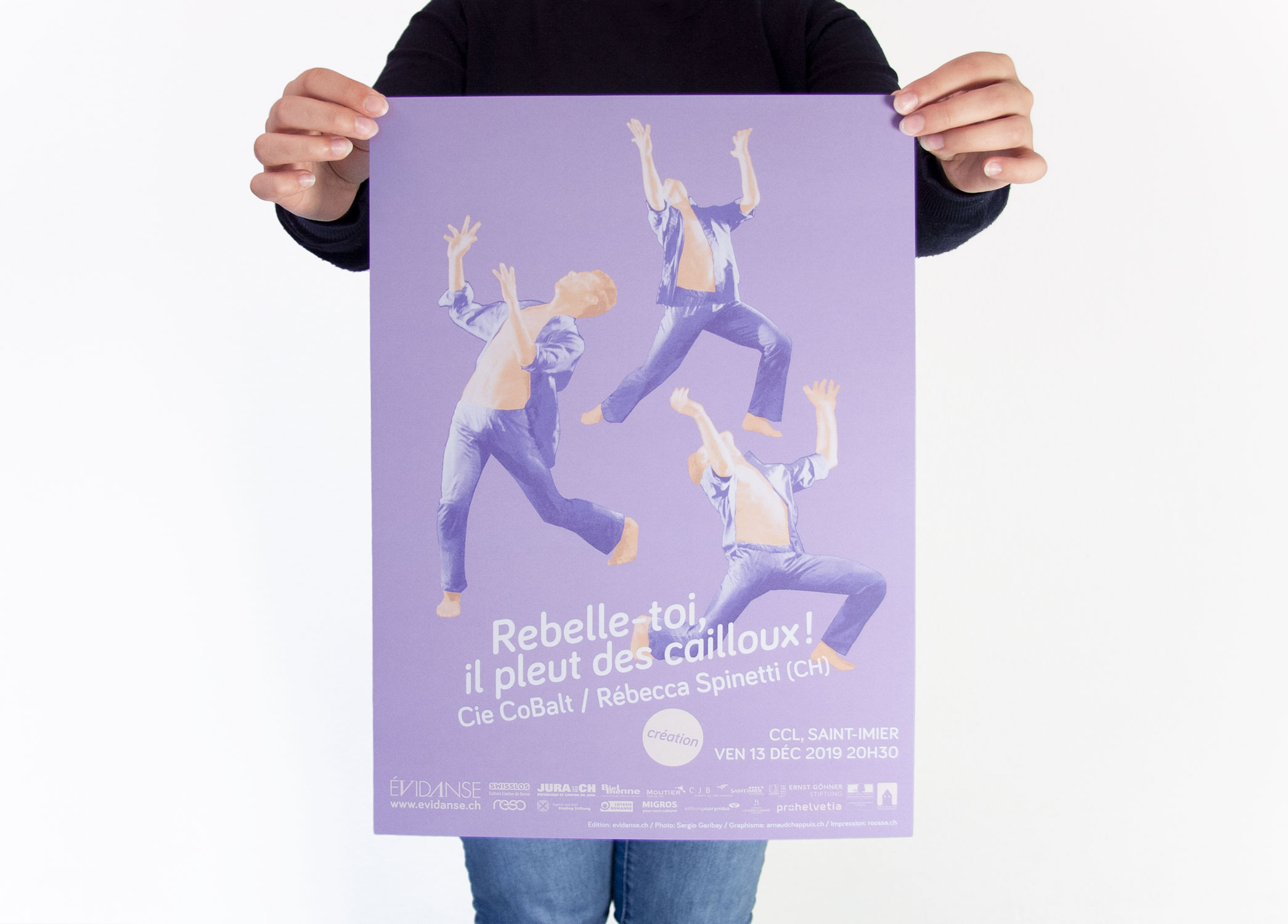 evidanse 2019-2020 affiche - Rebelle-toi il pleut des cailloux - Cie CoBalt - Rébecca Spinetti - édition evidanse.ch - crédit photo Sergio Garibay - impression roossa roossa.ch - graphisme arnaud chappuis